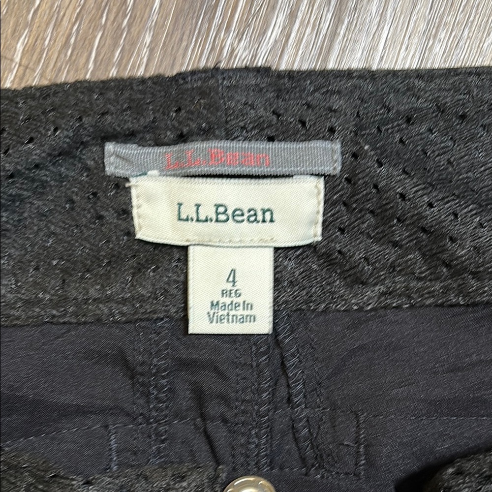 L.L. Bean Black Wide Leg Cargo Pants for Outdoor Versatility - Picture 2 of 4